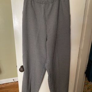 Orvis travel pants with pockets. Size M